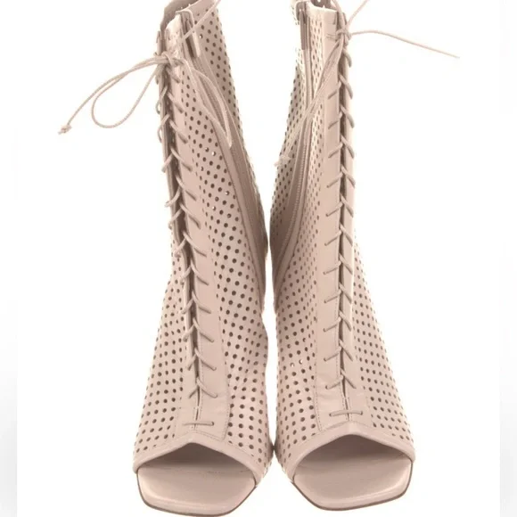 Christian Louboutin Condora booty Leche Eur 40 Retail $1595 - Picture 5 of 9